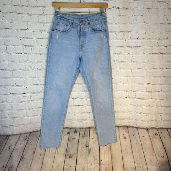 Levi’s 501 90s Light Wash Skinny Jeans size W26 x L28 Button Fly Raw Hem - Picture 1 of 13